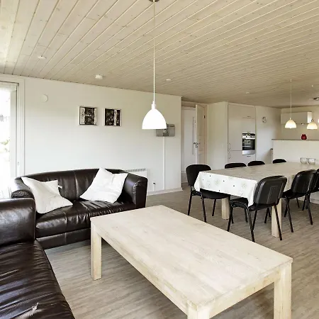펜션 Three-bedroom Holiday In 4 *