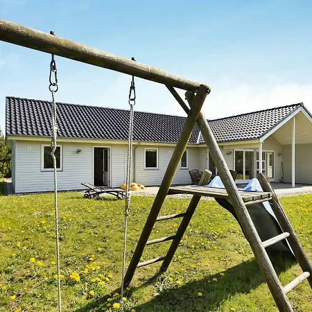 펜션 Three-bedroom Holiday In 4 *